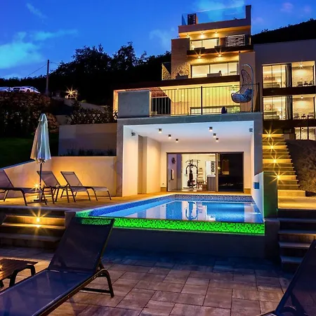 Altavista - Seaview & Relax With Heated Pool & Minigolf Vila