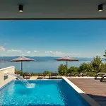 Willa Altavista - Seaview & Relax With Heated Pool & Minigolf