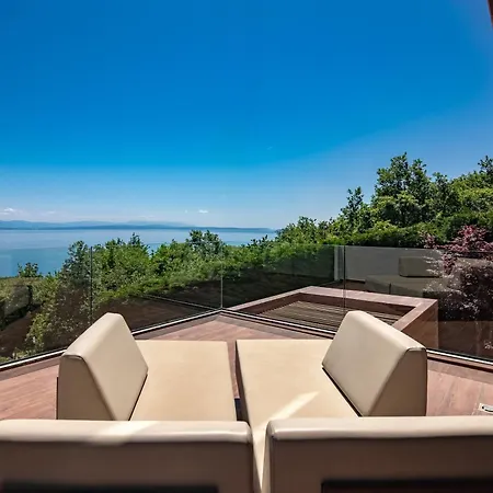 Willa Altavista - Seaview & Relax With Heated Pool & Minigolf *
