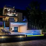 Altavista - Seaview & Relax With Heated Pool & Minigolf Opatija