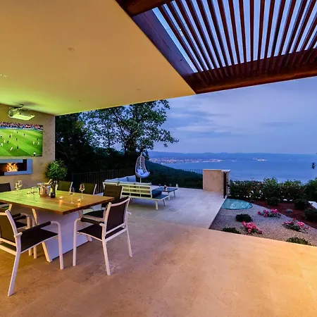 Villa Altavista - Seaview & Relax With Heated Pool & Minigolf Opatija