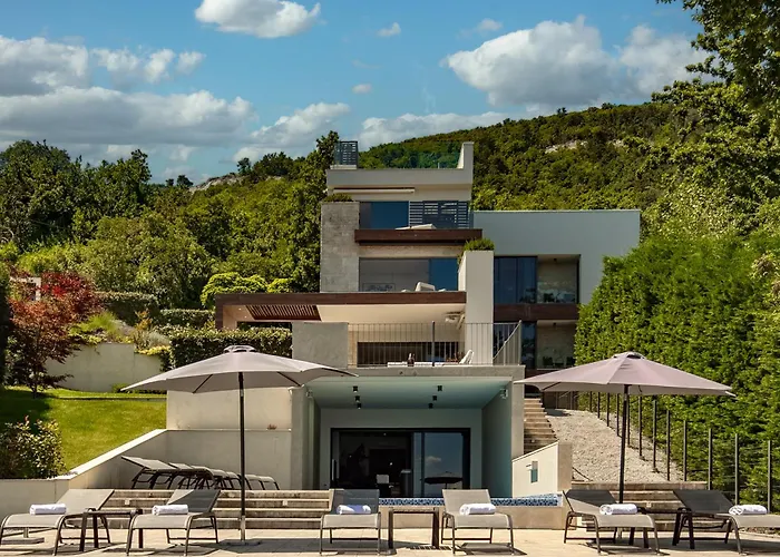 Altavista - Seaview & Relax With Heated Pool & Minigolf 오파티아