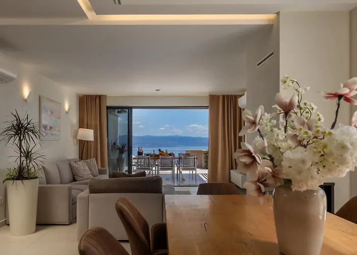 Altavista - Seaview & Relax With Heated Pool & Minigolf 오파티아